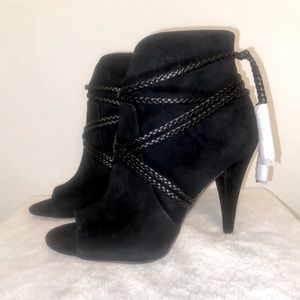 Vince Camuto ASTAN Black Booties Peep Toe Suede Tassel Women’s 6.5